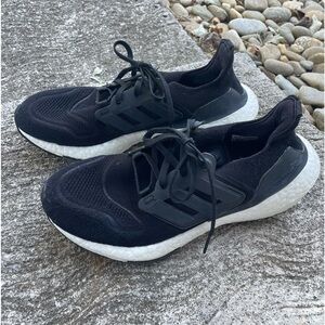 Women’s adidas ultraboost size 7!